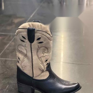Bota cowboy bicolor calada en color Negro y beige – Maison Atelier
