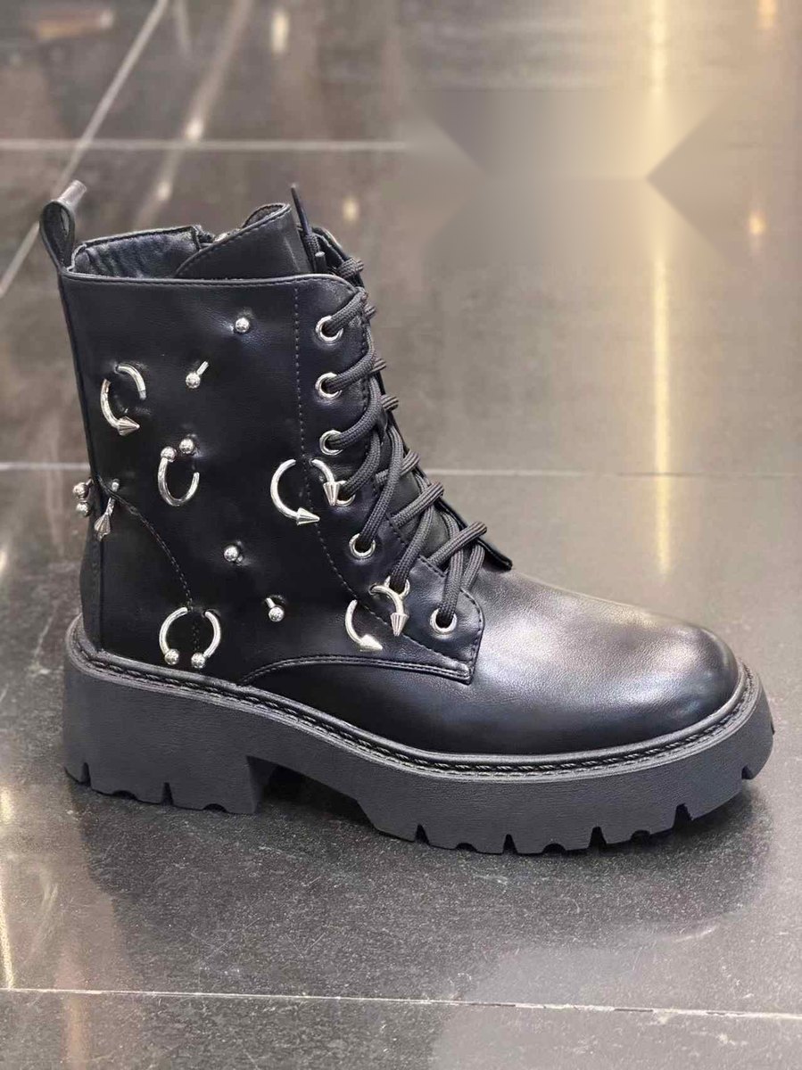 Botín militar con anillas en color Negro – Maison Atelier