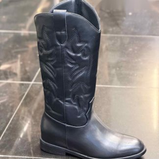 Bota cowboy con bordado tono sobre tono en color Negro – Maison Atelier
