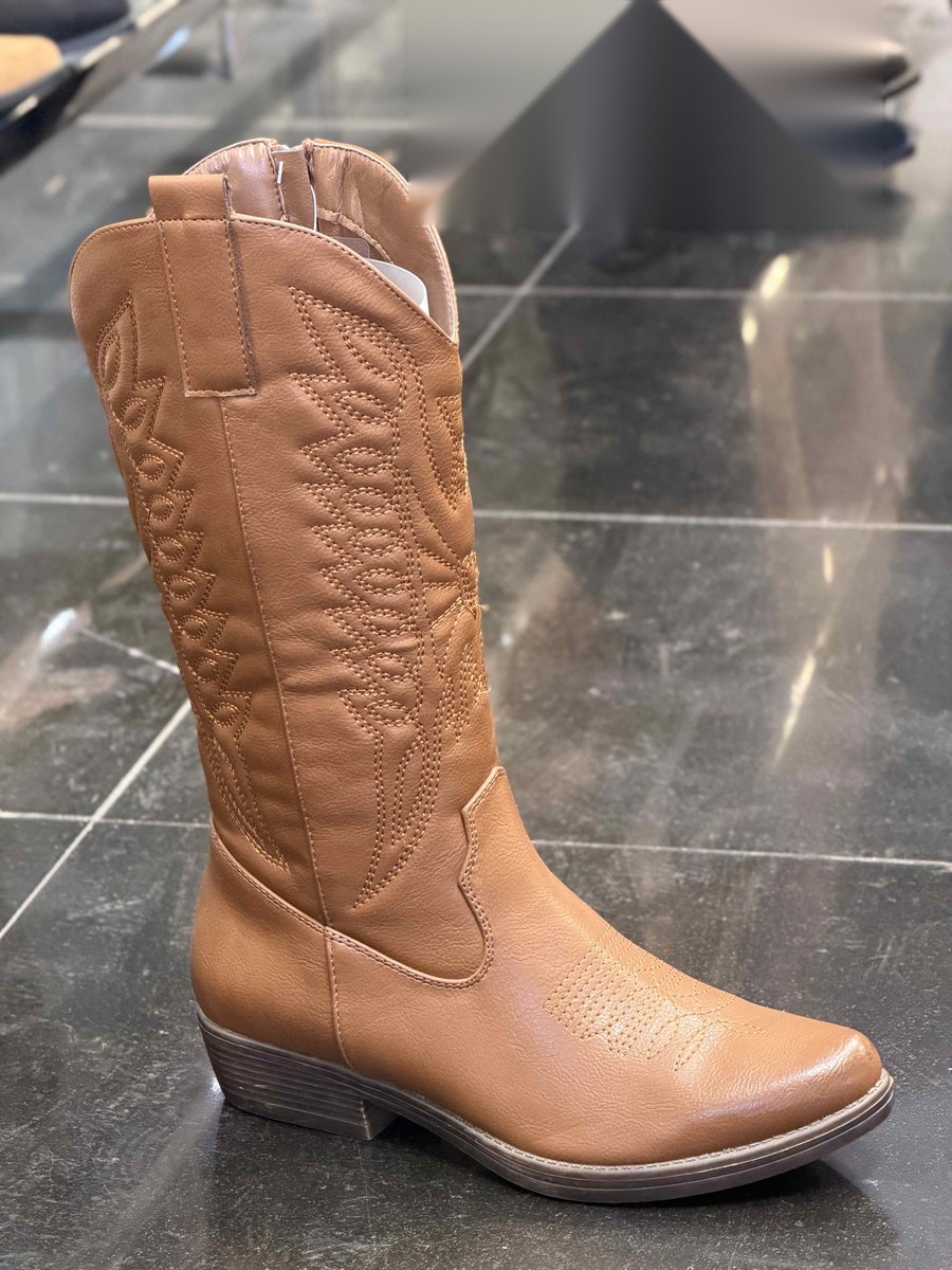 Bota cowboy bordada de caña media en color Camel – Maison Atelier