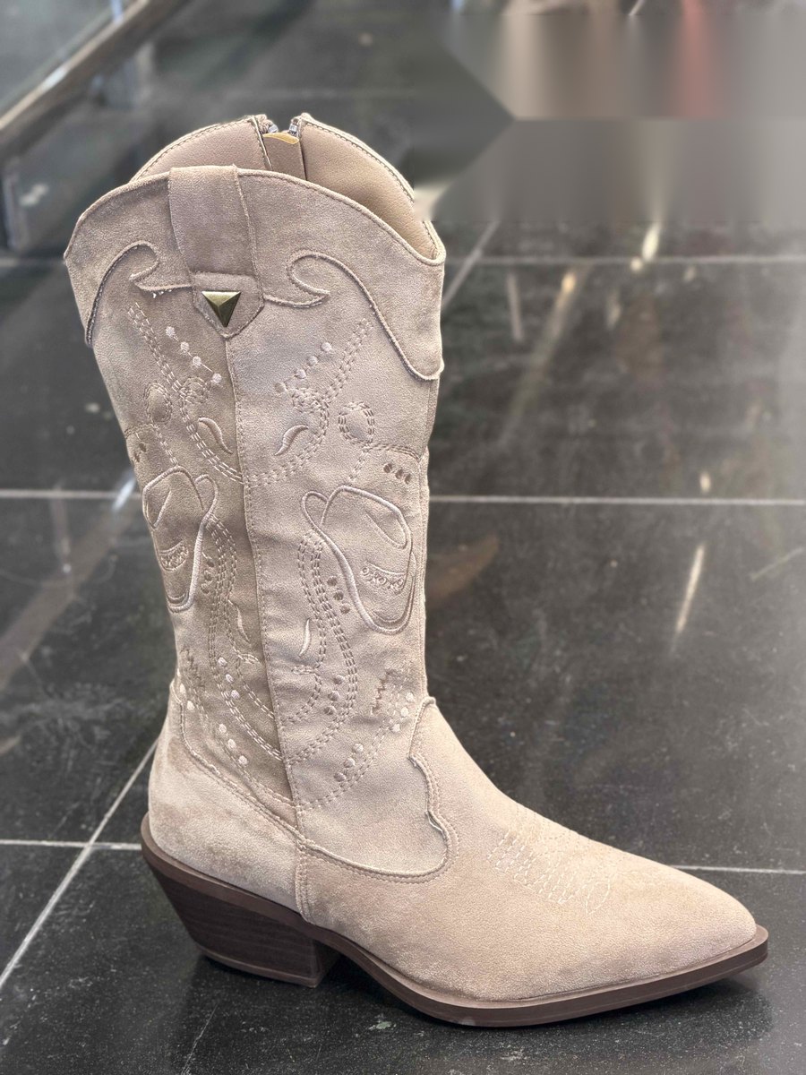 Bota cowboy calada en color Beige – Maison Atelier
